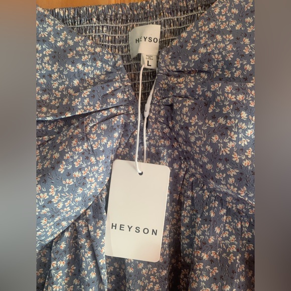 A beautiful blue top that I wish would fit me so badly!!! - Picture 6 of 6